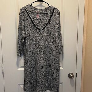 croft & barrow Black and White Floral V-Neck Nightdress